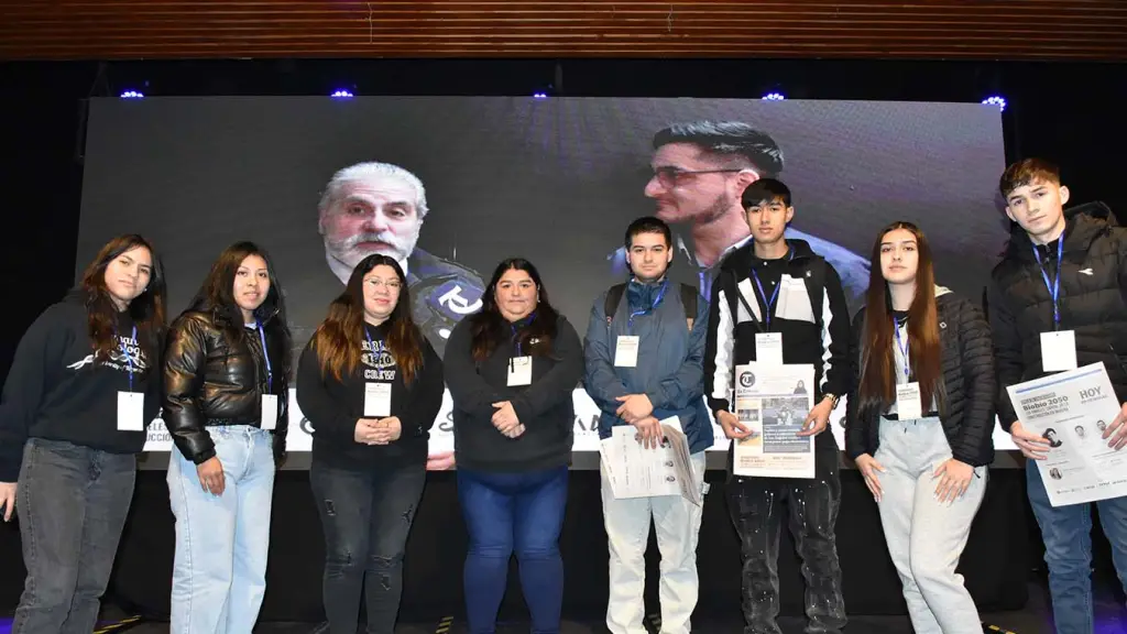 Esteffin Fernández, Juana Solar, Alexandra Leal, Yordana López, Joaquín Mella, Ariel Parra, Fernanda Morales y Brayan Sanhueza. |  La Tribuna