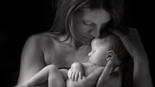 Fotógrafos captan últimos minutos de vida de bebés junto a sus padres