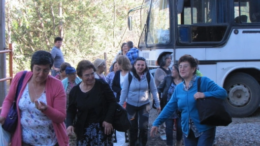 Mujeres disfrutan de día campestre en hijuela Santo Domingo en Cañicura
