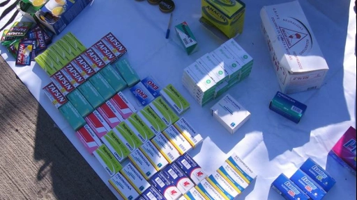 Decomisan fármacos vendidos en feria libre de Los Ángeles