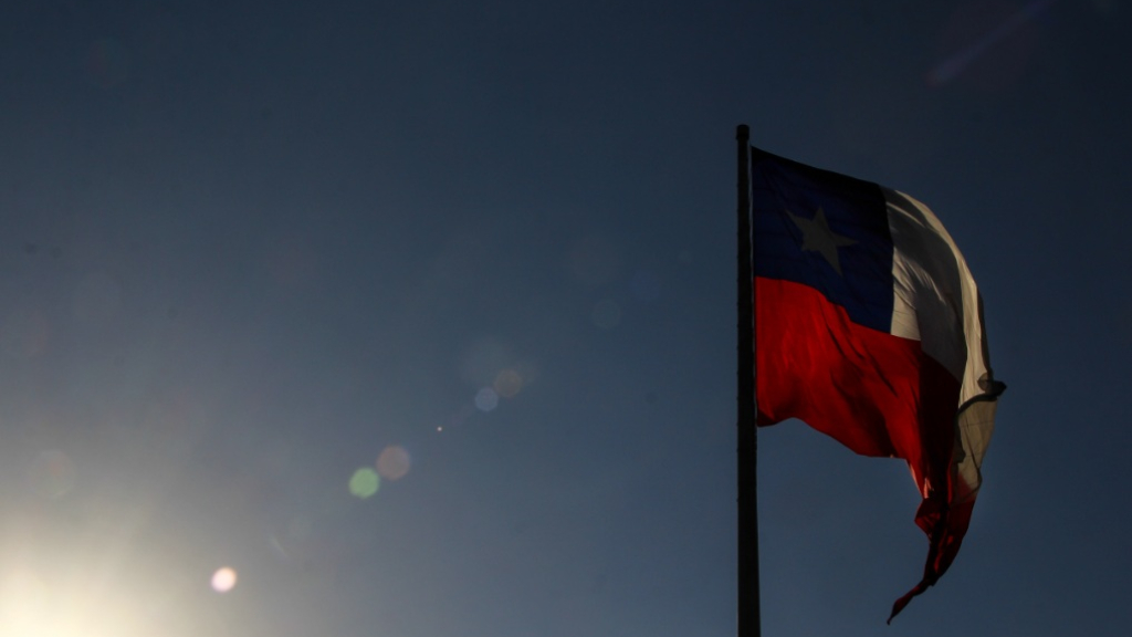 ¿A cuánto se arriesga un ciudadano por quemar la bandera? La Tribuna