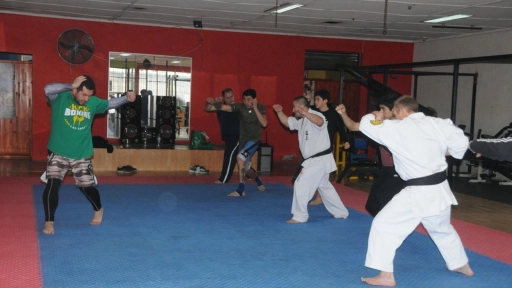 Club de taekwondo busca enseñar lo básico para defenderse ante situaciones de peligro