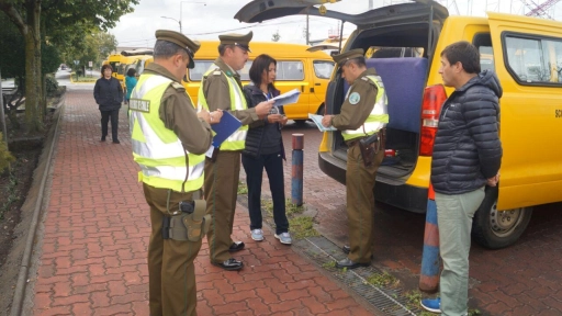 Personal de Carabineros y SIAT realizaron campaña de transporte escolar seguro