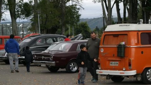 Exitosa exposición de autos antiguos en Nacimiento
