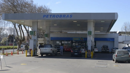 Delincuentes roban caja registradora de servicentro Petrobras de Los Ángeles