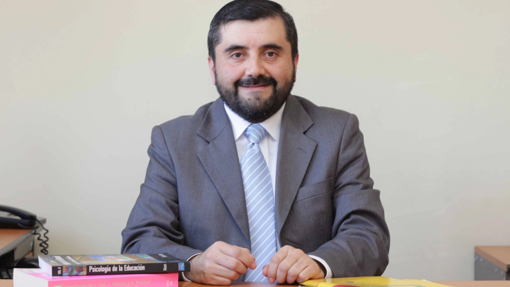 12-06-2016_20-26-46AlexisSotodirectorEscuelaPsicologíaU.Mayor_.-2, 