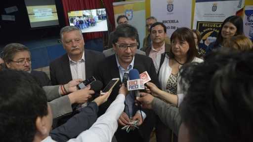 Ministro de Medioambiente analizará capacidad de KDM para recibir basura de Temuco