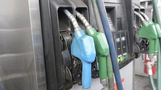 Por cuarta semana consecutiva bajan los precios de las bencinas