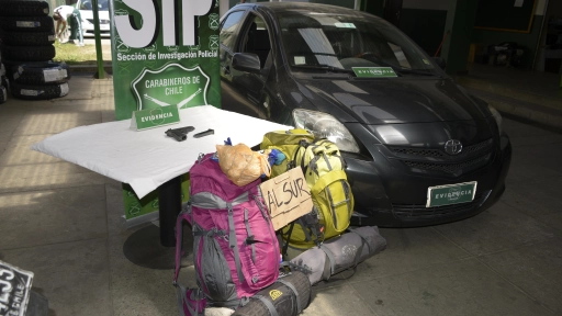 Pololos mochileros que estaban haciendo dedo fueron asaltados por falsos policías