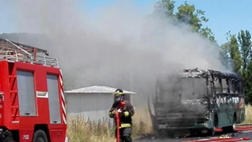 Bus resulta totalmente quemado camino a Antuco
