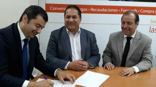 Alcalde firma convenio para instalación de cajero bancario en Antuco