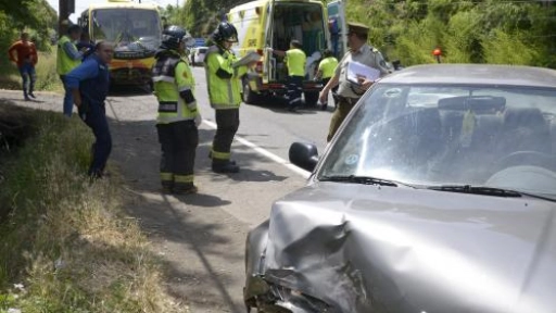 Mujer que viajaba con su hijo menor de edad resultó lesionada en accidente de tránsito