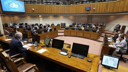 Senado suspende sesiones de los viernes por estrés de sus funcionarios