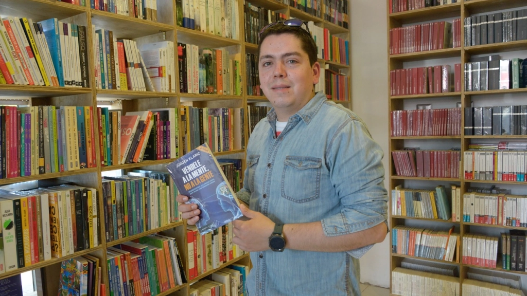Carlos Sepúlveda, dueño Librería Sueños de Papel L