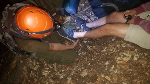 Rescatan a dos excursionistas extraviados en el sector de laguna Cañicura