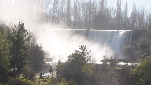 Saltos del Laja reciben más visitantes por aumento del caudal y llaman a extremar medidas de seguridad