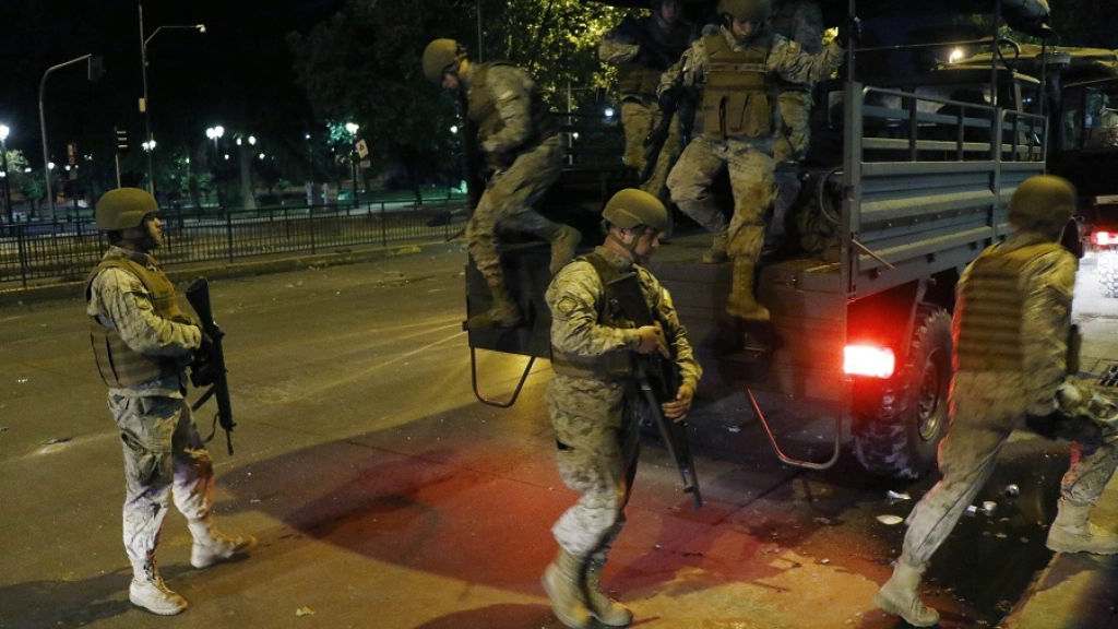 Militares comienzan a patrullar Santiago, 