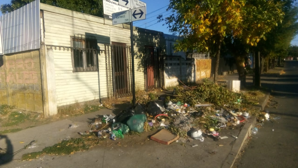 Voz Ciudadana: Vecinos reclaman por acopio de basura en calle de Los ...