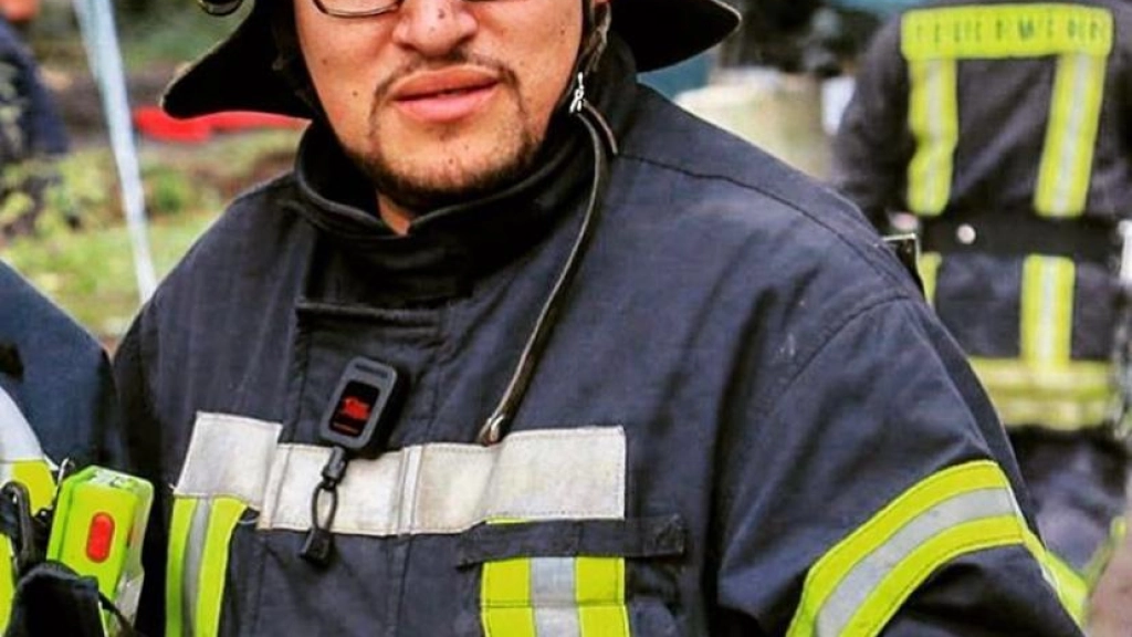 51, Sergio Rivas, bombero rescatista}, 