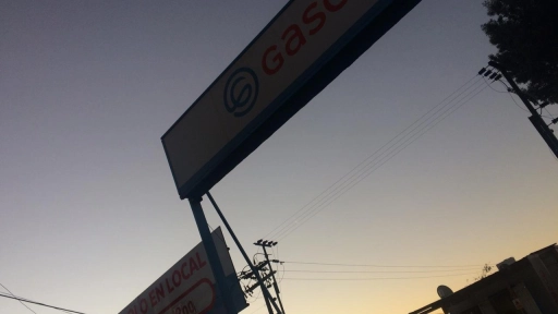 Hasta con los sueldos de los trabajadores huyeron  asaltantes de local de venta de gas en Los Ángeles