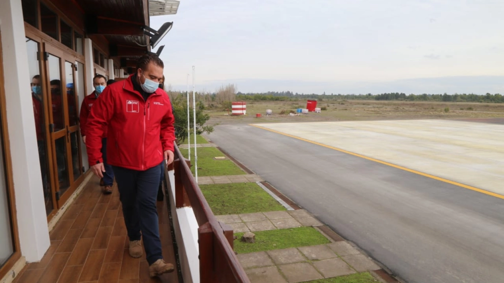 Foto 1, intendente visita aeródromo María Dolores, 