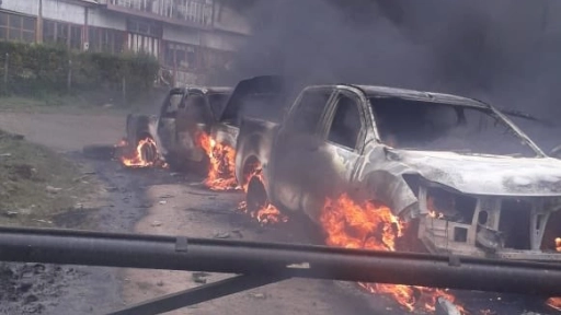 Carabineros son atacados y sus vehículos quemados en Contulmo