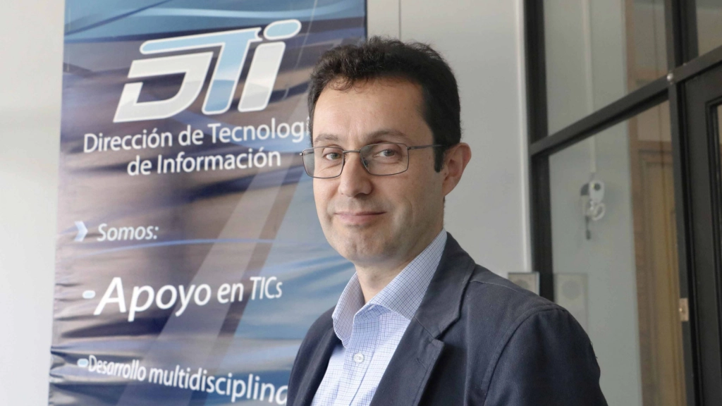 director de la Dirección de Tecnologías de Información, Italo Foppiano Reyes, 