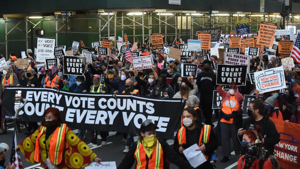 Protestas contra Trump dejan decenas de arrestados en Nueva York | La ...