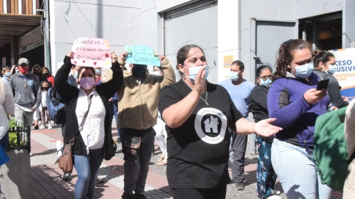 Realizan manifestación por alta exigencia para obtener subsidio habitacional en Los Ángeles