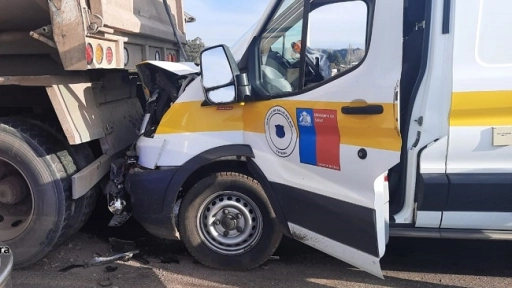 Negrete: Ambulancia que trasladaba paciente chocó con camión tolva