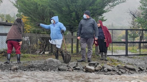 Antuco: Precipitaciones generaron anegamiento de viviendas y corte de camino