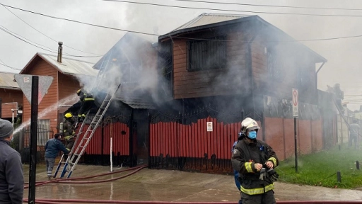Incendio consumió casa en Villa Parque Lauquen de Los Ángeles