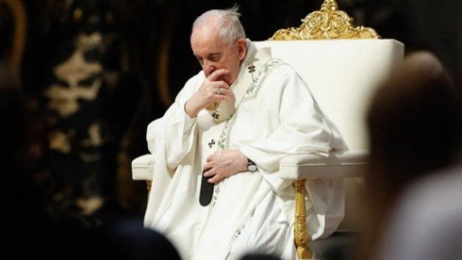 El Papa Francisco fue internado para una intervención quirúrgica
