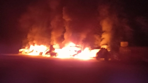 ÚLTIMO MINUTO: En dos ataques simultáneos, queman camiones y maquinaria en Santa Bárbara y Quilaco