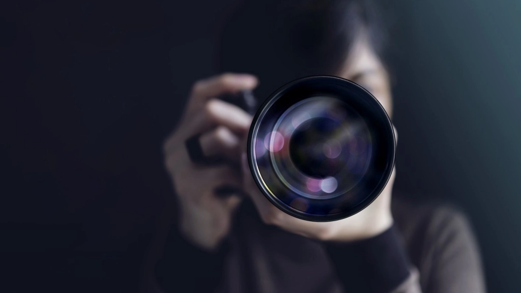 photographer-taking-self-portrait-woman-using-camera-to-taking-photo-dark-tone-front-view-selective-focus-on-lense-straight-into-camera_0, 