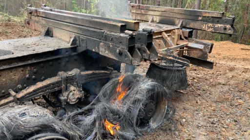Nuevo ataque incendiario: Encapuchados quemaron dos camiones en Contulmo