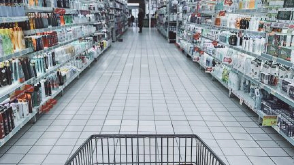 foto nota supermercados, Los supermercados locales han logrado mantenerse compitiendo con las grandes cadenas, apoyando también a los emprendedores de la zona con una plataforma para ofrecer sus productos. 