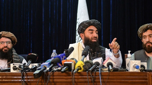 Talibanes segregan por género a estudiantes afganos