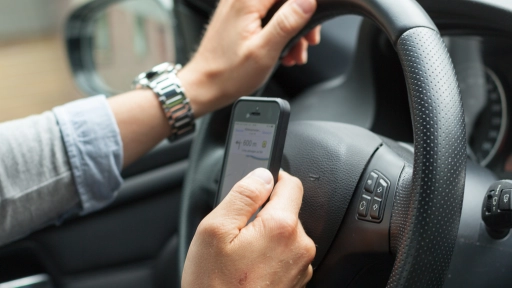 Ley No Chat endurece penas a conductores que manipulen dispositivos electrónicos