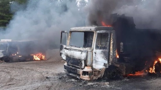 Un conductor lesionado y dos camiones quemados dejó ataque incendiario en Malleco