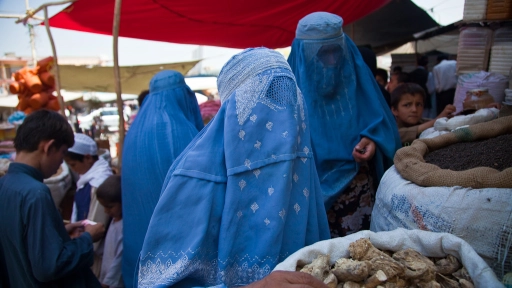 Régimen Talibán prohibirá a las mujeres aparecer en producciones de entretenimiento