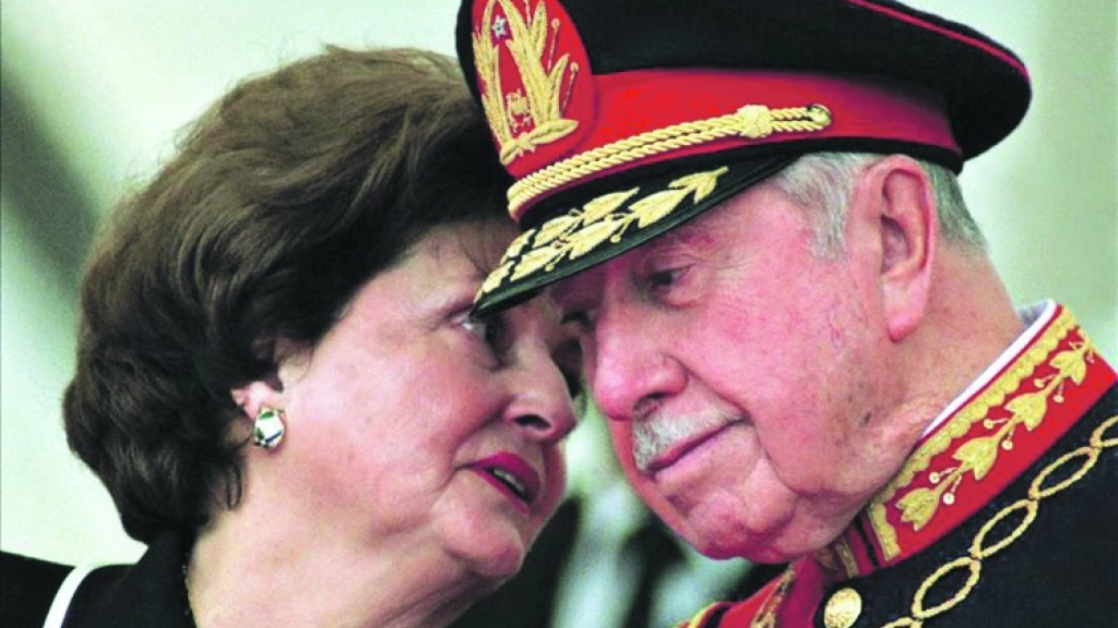 pinochet-lucia-e1397945023631, 