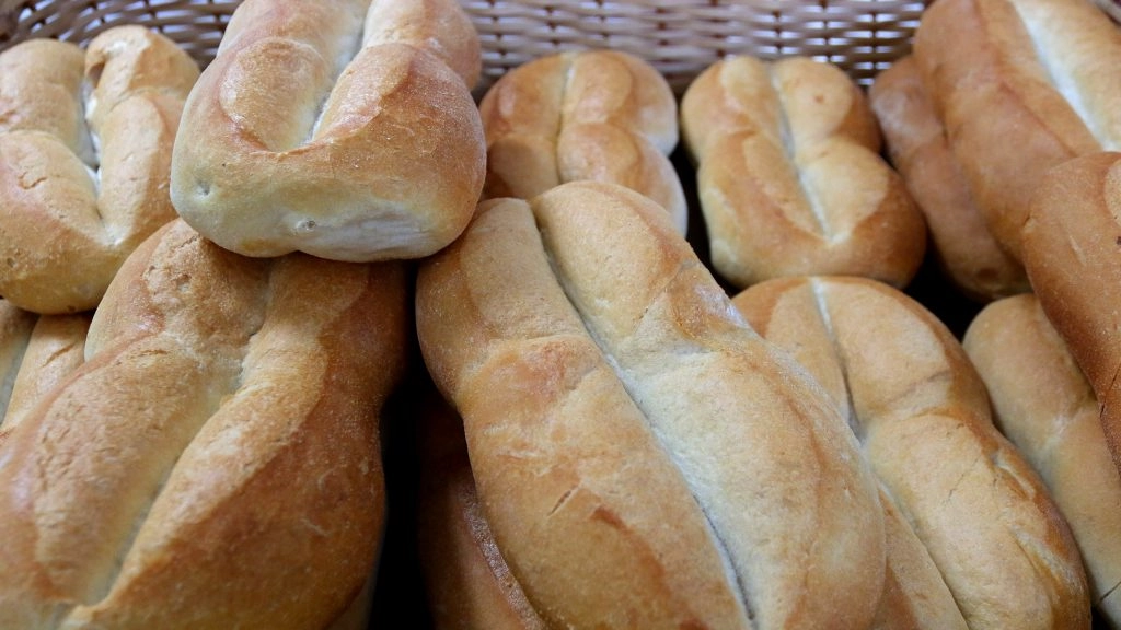 pan 3, El mayor precio del pan hizo que, de 90 kilos consumidos en promedio por cada chileno, se bajara a 65 kilos en el peor momento del mercado, que se ha ido recuperando lentamente.