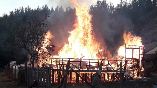 Arauco: Resistencia Mapuche Lafkenche se adjudicó quema de 31 cabañas