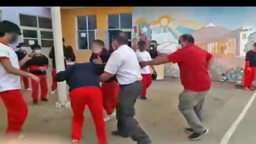 Video: A días de la vuelta a clases adolescente protagonizan pelea en escuela de Laja