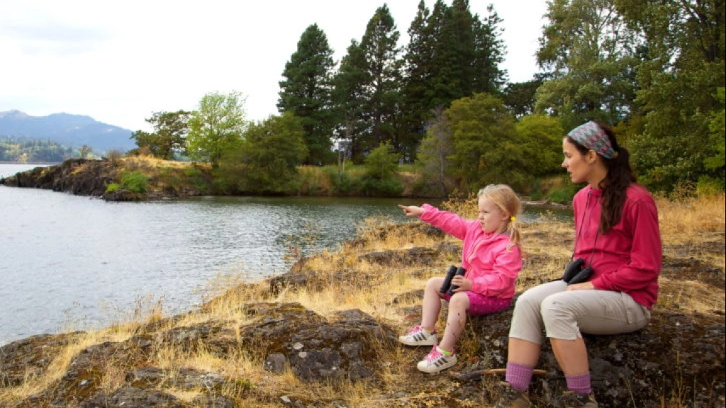 Leisure activities mother child nature, 