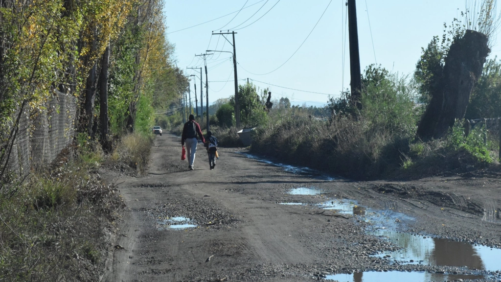 Las Camelias Altas Los Angeles (20), Quienes no tienen vehículo particular se ven en la obligación de transitar a pie.
