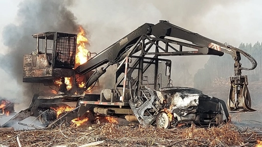 Lebu: Dos maquinarias fueron destruidas en ataque incendiario