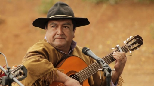 Armando Queupil: El cantor popular campesino relata cómo fue rescatar el arte en pandemia