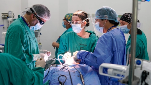 Realizan inédita cirugía maxilofacial en Hospital de Los Ángeles